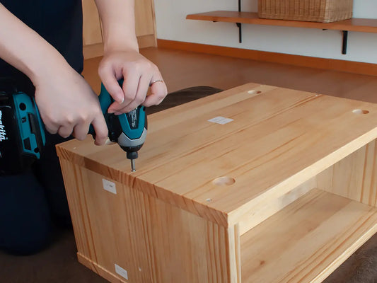 木のカスタム家具の組み立て方法