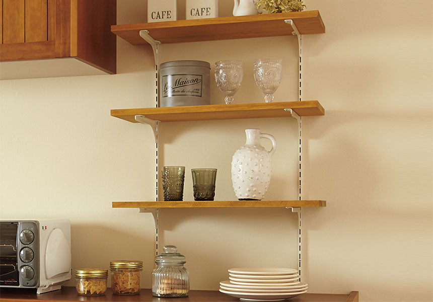 【キッチン】お気に入りの食器を並べられる無垢の木の棚板4枚と金具セット 2